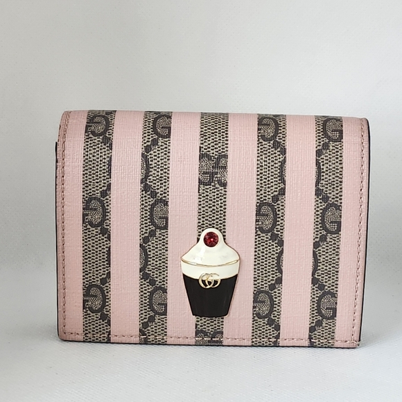 Gucci Limited Edition Cupcake Compact Wallet - Picture 2 of 16